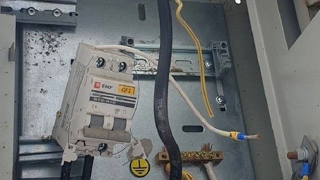 Чревато чередой аварий: вандалы сломали метеопосты на свердловской трассе