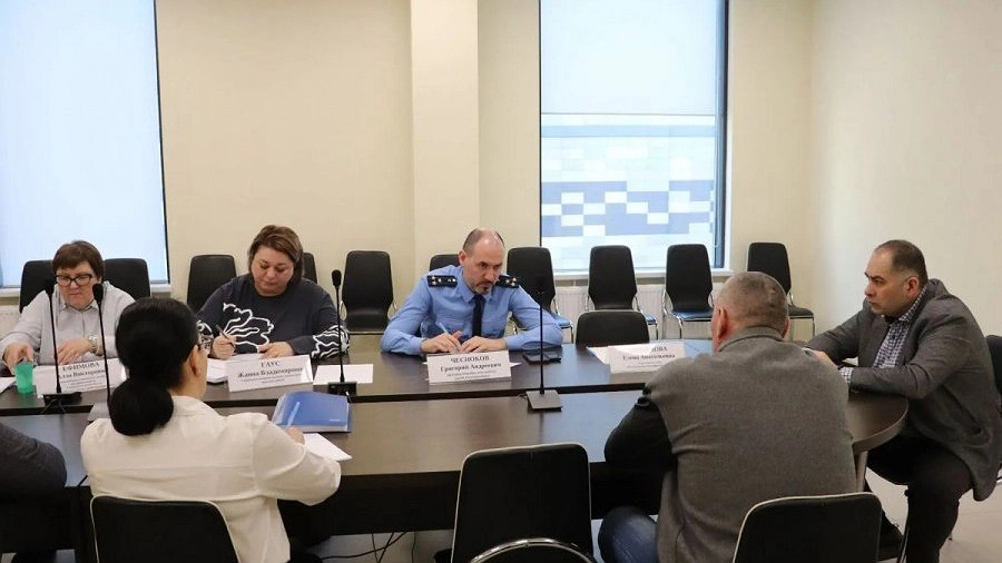 В Екатеринбурге глава района взял на контроль проблемы участников СВО: что обсудили на приеме