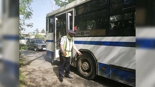 В Екатеринбурге двухлетний мальчик разбил голову в автобусе