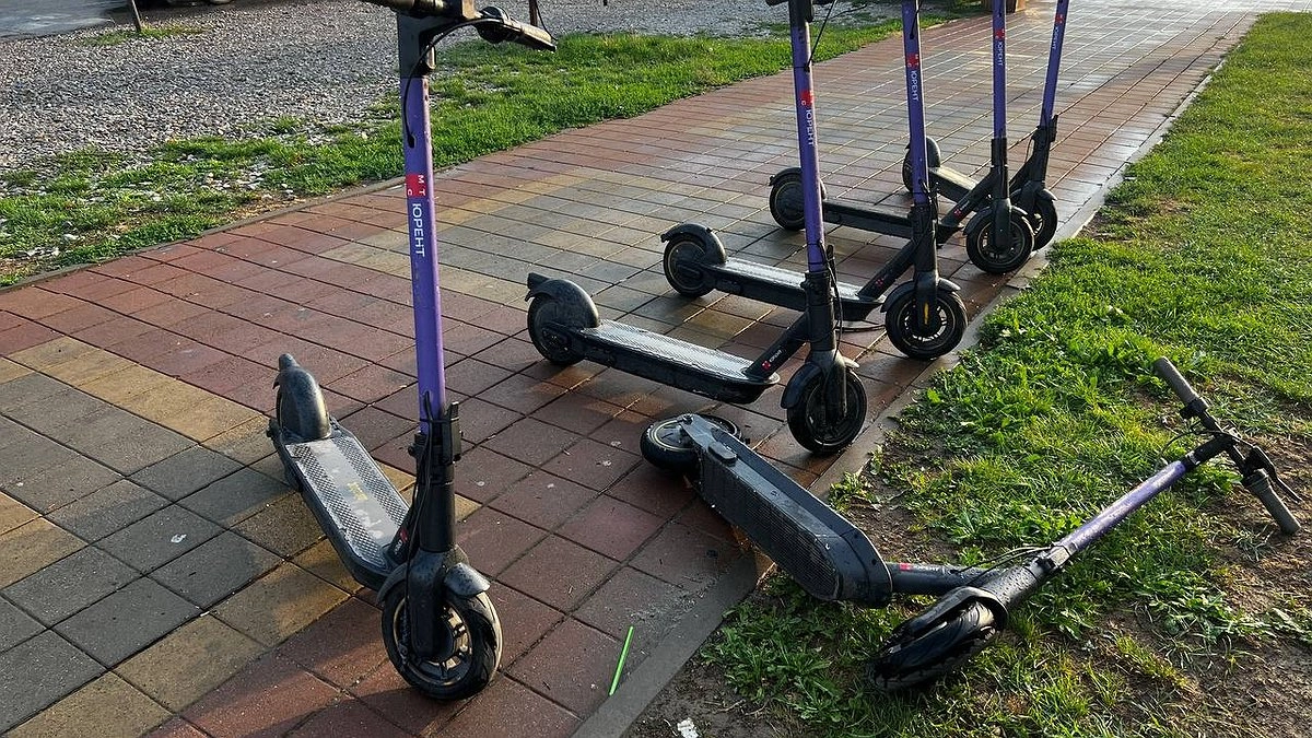 В городе Свердловской области готовятся полностью запретить аренду электросамокатов из-за травматизма