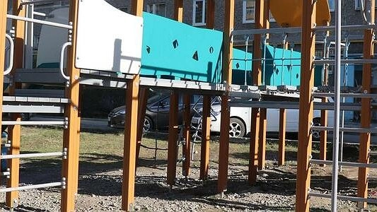 Главная картинка новости: Все еще будет! В Екатеринбурге управляющая компания объяснила, почему двор благоустроен наполовину