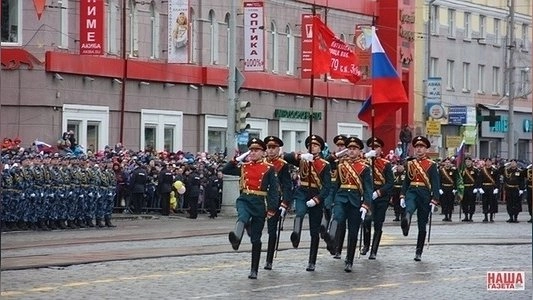 Главная картинка новости: В Екатеринбурге прошла первая репетиция Парада Победы