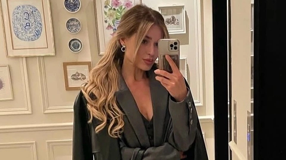 Главная картинка новости: Екатеринбурженка вошла в топ-10 полуфиналисток конкурса «Мисс Офис – 2024»