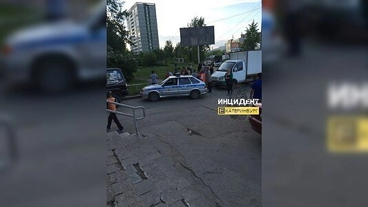 В Екатеринбурге из окна 7 этажа дома на Автомагистральной 7 июня 2016 года вечером выпал ребенок