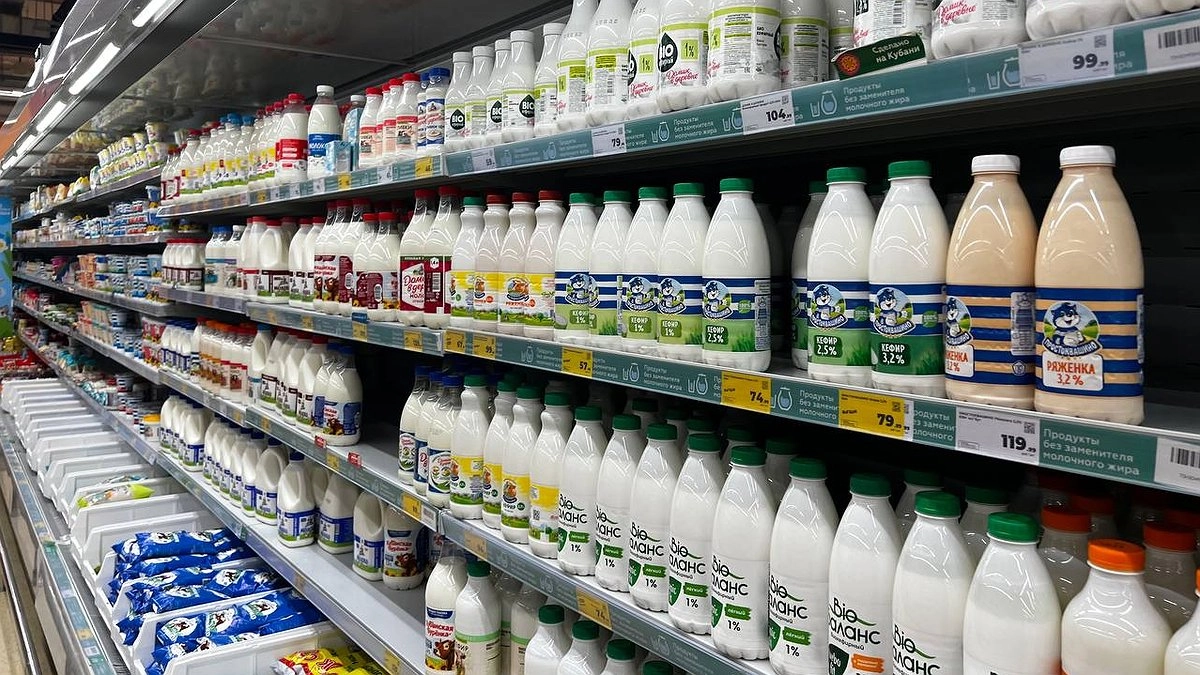 Главная картинка новости: «Вода с побелкой»: Росконтроль назвал марки молока, которые нужно обходить стороной