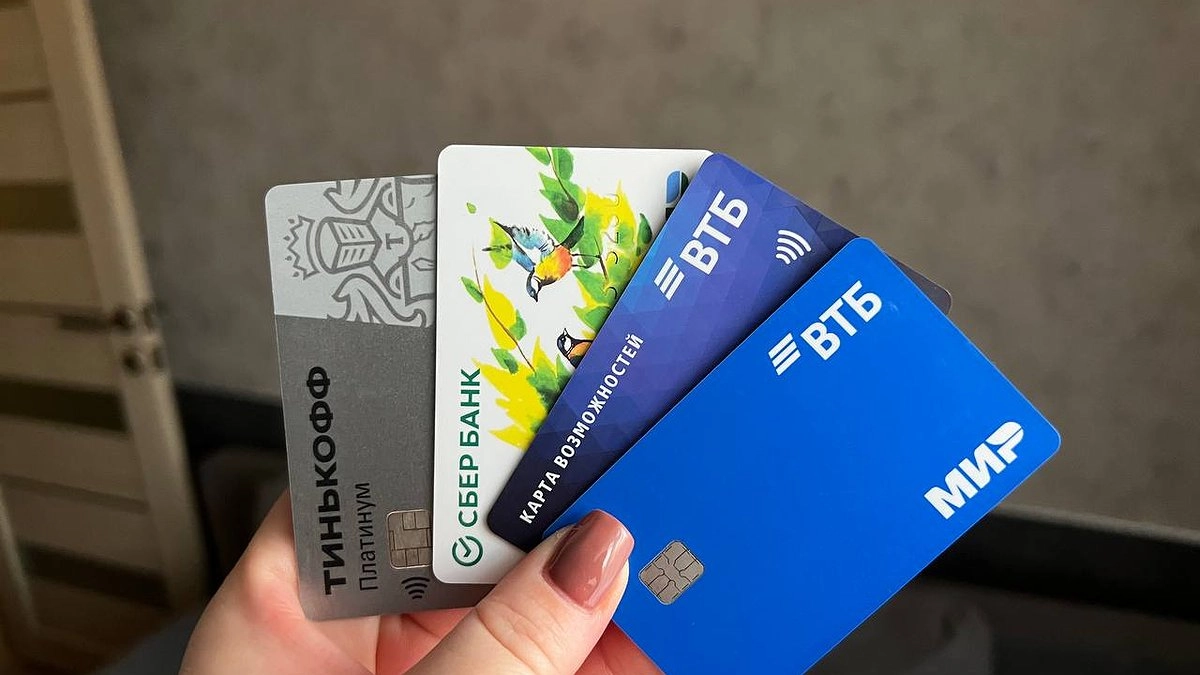 Скоро банковских карт не будет: им на смену придут QR-коды и биометрия