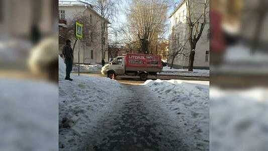 "Ослепило солнце": в Екатеринбурге "Газель" сбила 16-летнюю девушку на пешеходном переходе