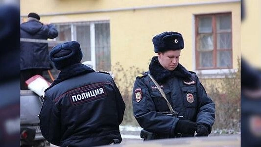 Главная картинка новости: На Урале полицейского подозревают в изнасиловании 12-летней девочки