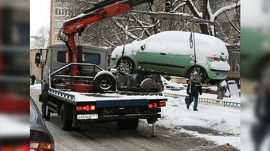 Три ночи подряд в Екатеринбурге будут эвакуировать машины, которые мешают уборке снега