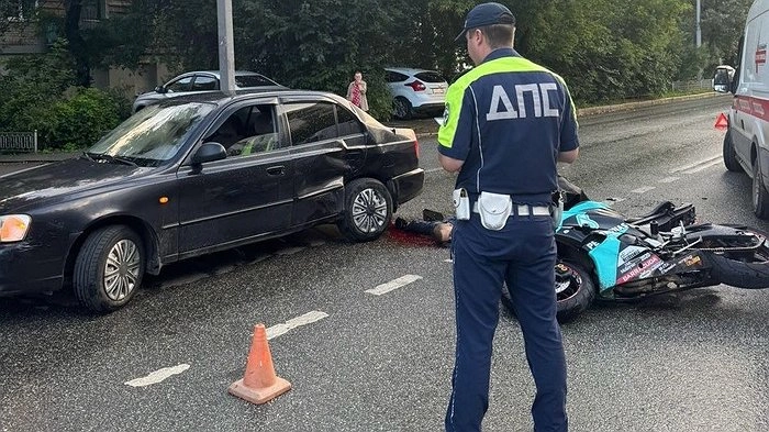 Главная картинка новости: Водитель администрации Екатеринбурга погиб в ДТП с мотоциклом на улице Большакова