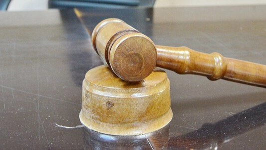 Уральская школа заплатит 150 тысяч рублей неудачно упавшему пятикласснику