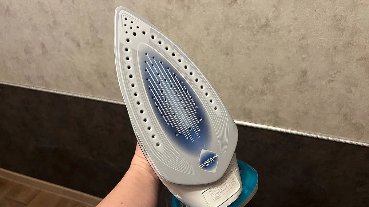 Всего 1,5 ложки - и утюг как новый: чистый снаружи и внутри, нагар и накипь слезут сами - ремонт больше не потребуется