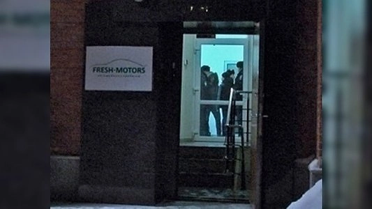 Главная картинка новости: Клиенты  автосалона Fresh-Motors в Екатеринбурге не получили денег за свои автомобили и написали заявления в полицию