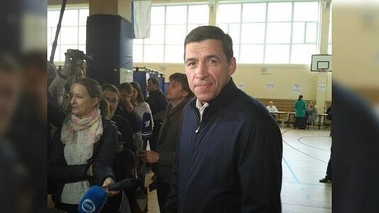 По данным первых экзитполов, на выборах губернатора Свердловской области  победил Евгений Куйвашев
