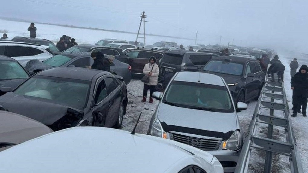 800 автомобилей застряли на трассе Алма-Ата — Екатеринбург из-за метели
