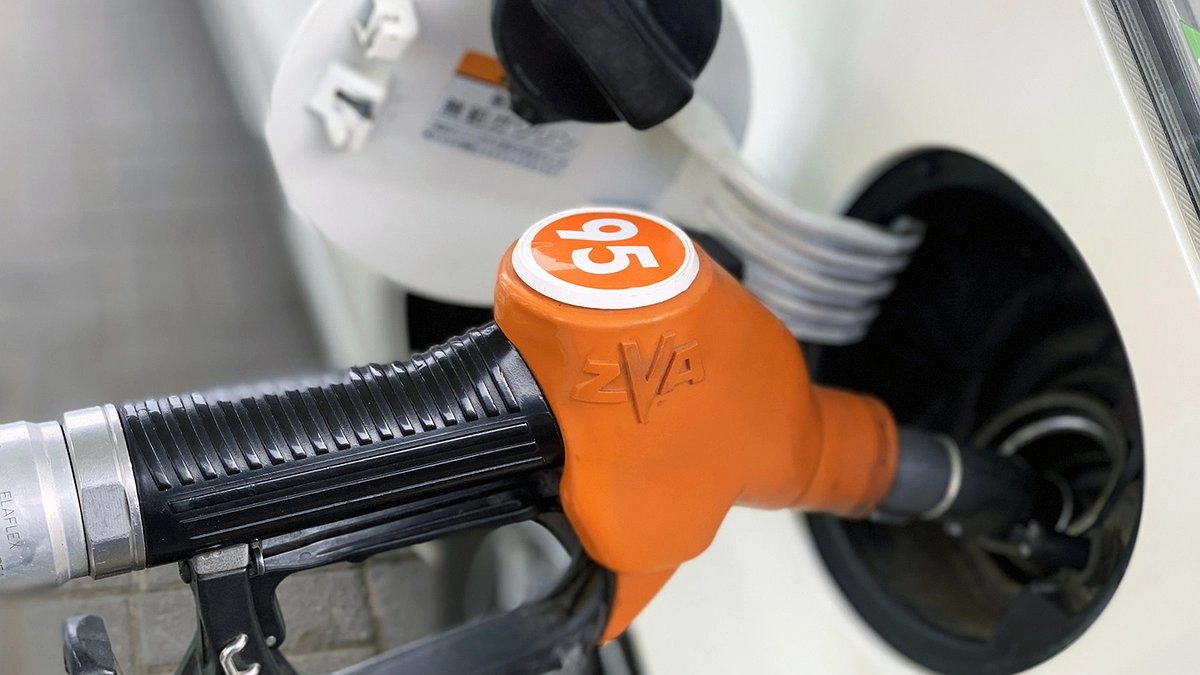 Статистика против реальности: Уральские водители в ярости от заявлений Свердловскстата о мизерном росте цен на бензин