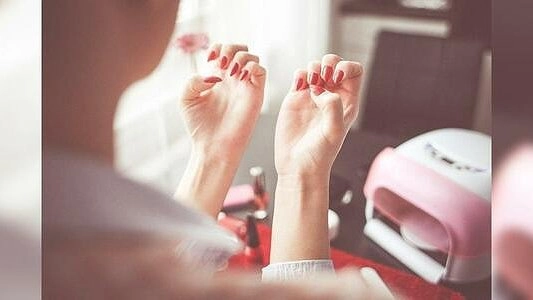 Свердловский губернатор снял часть ограничений в регионе: на спиртное, фитнес и маникюр