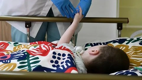 Помощь и забота: в Свердловской области более 1100 детей получают паллиативную поддержку