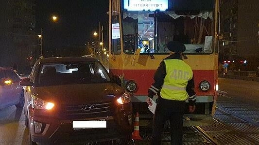 В Екатеринбурге столкнулись Hyundai и трамвай: пострадал 4-месячный ребенок