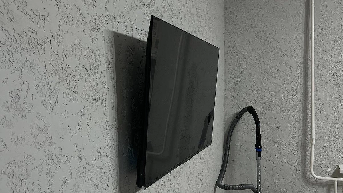 Главная картинка новости: У нас в России все клеят обои, а в Европе это непопулярно: чем отделывают стены вместо рулонов — не пачкается годами