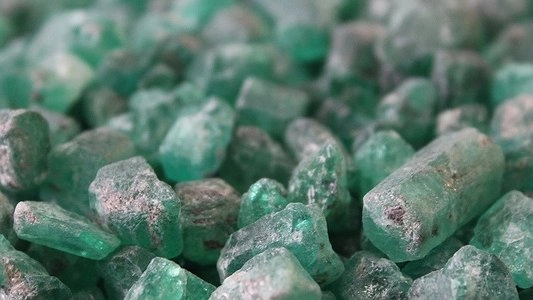 Тайны самоцветов: смотрим, как на Урале добывают изумруды, бериллы и александриты