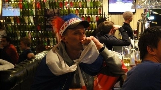 Главная картинка новости: Ни один болельщик не встретил сборную России по хоккею в московском аэропорту после провального матча с канадцами - 18 мая 2015 года