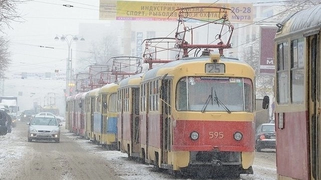 «Стояли минут 30»: движение трамваев в Екатеринбурге остановили из-за беременной женщины