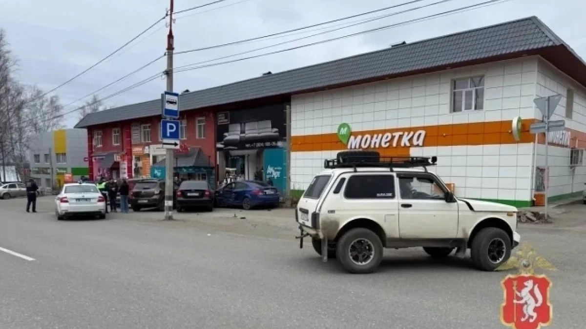 Водитель «Нивы» устроил массовую аварию в Серове: не пропустил иномарку и отказался от медосвидетельствования