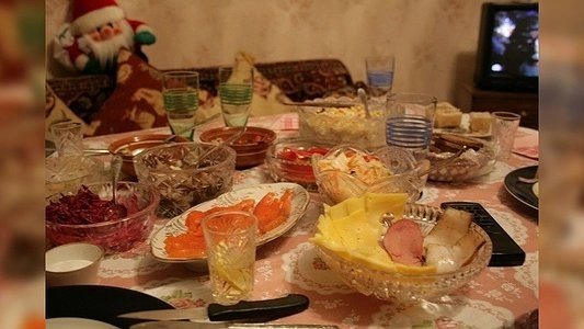Росстат посчитал, сколько стоит Новый год: свердловчанам на стол надо выложить 6378 рублей
