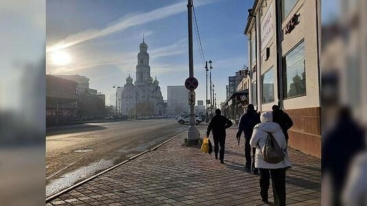 Дороги перекрыты, уроки отменяются: Екатеринбург снова утонул в смоге