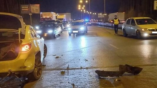 В Екатеринбурге в массовом ДТП машина с пятилетним ребенком врезалась в ограждение