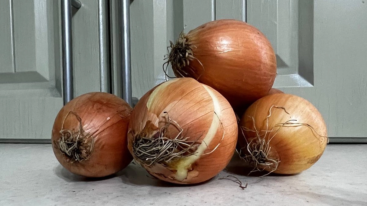 Готовлю только эту подливу для котлет и сарделек каждый день: даже свекровь просит поделиться рецептом