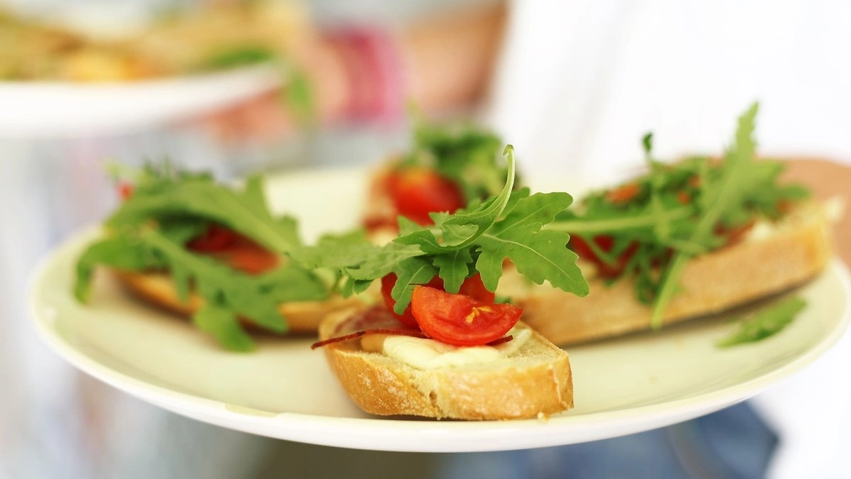 Контролируйте себя за столом: такая привычка с первой секунды выдает низкий интеллект