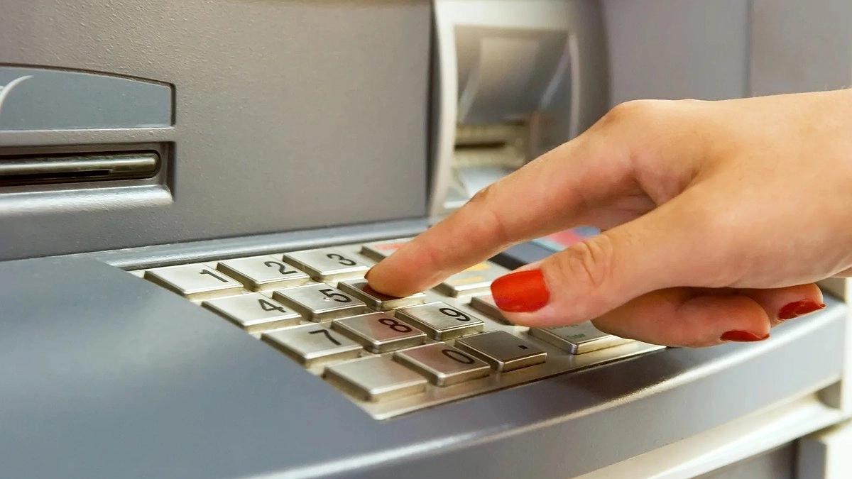 1 февраля пенсионерам запретят снимать деньги как обычно