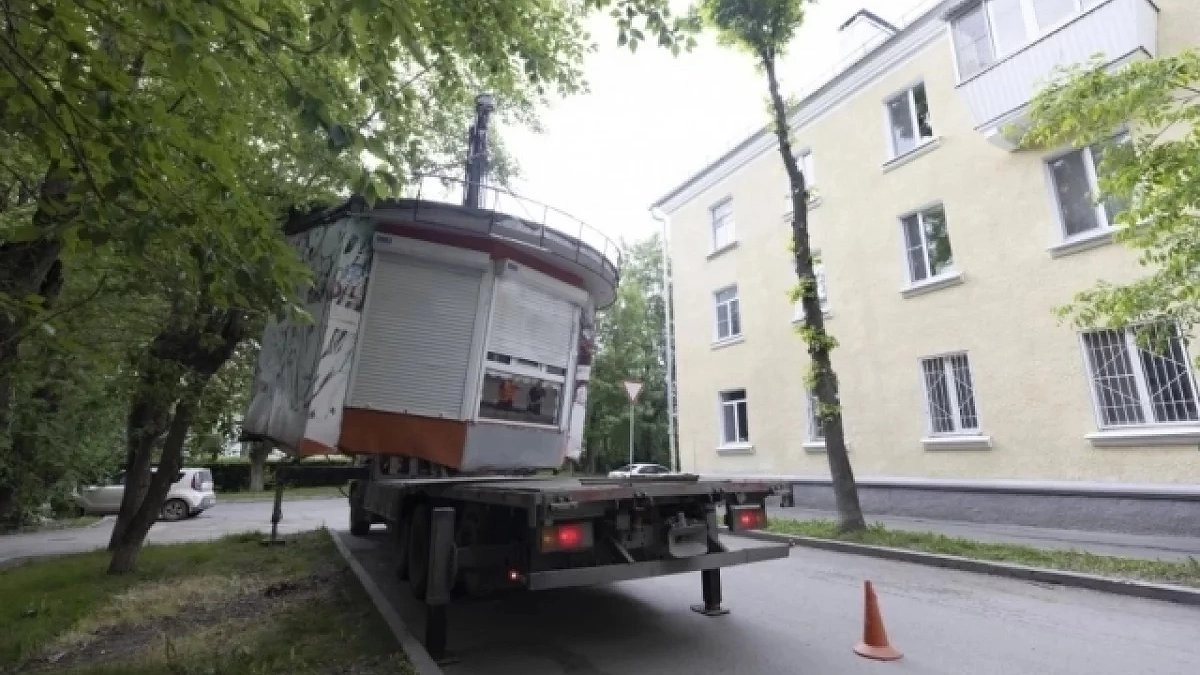 Главная картинка новости: «Закончилась вольница»: Верховный суд разрешил мэрии Екатеринбурга подчистую убрать все незаконные ларьки