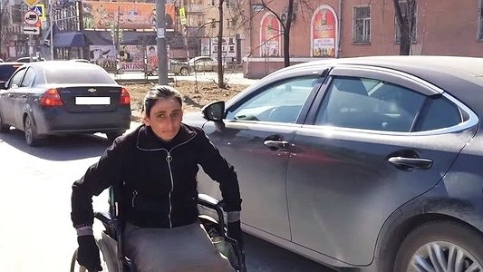 Разоблаченная попрошайка с Восточной продолжает работать - 8 апреля 2015 года