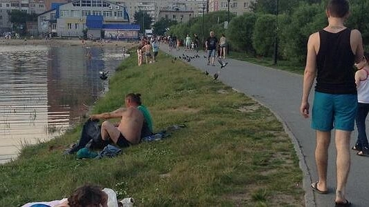 Главная картинка новости: Врачи рассказали, как спастись от жары