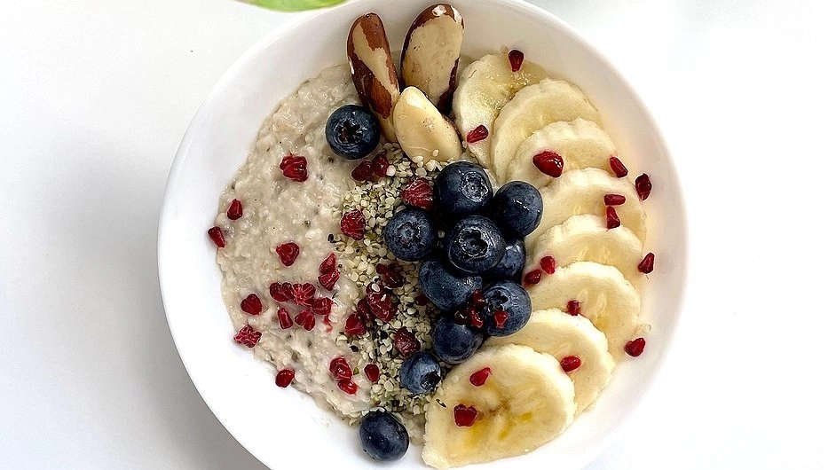 Не банан и не орехи: вот как превращаю овсянку в реально полезный завтрак — даже муж "лопает" с удовольствием