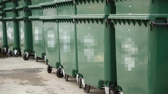 Мужчина погиб от удара мусорного  контейнера на Урале