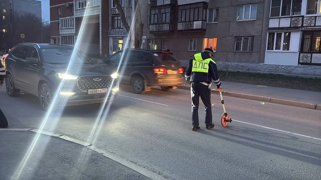 Главная картинка новости: В Екатеринбурге машина сбила шестилетнего мальчика