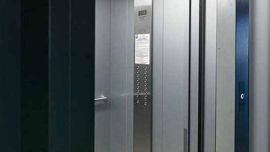 В Екатеринбурге в 2021 году заменят только 161 из двух тысяч изношенных лифтов