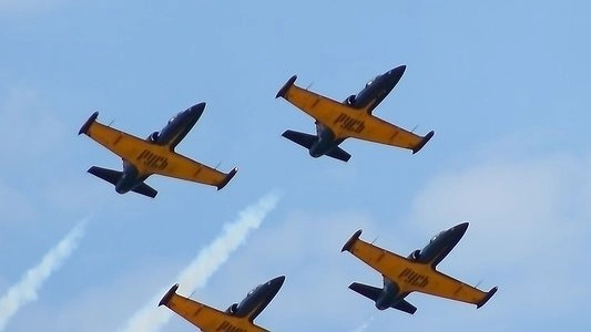 Главная картинка новости: Группа высшего пилотажа "Русь" выступит в небе над Свердловской областью