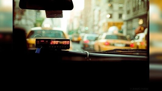 Главная картинка новости: В Екатеринбурге таксист избил трех девушек из-за слишком долгого ожидания