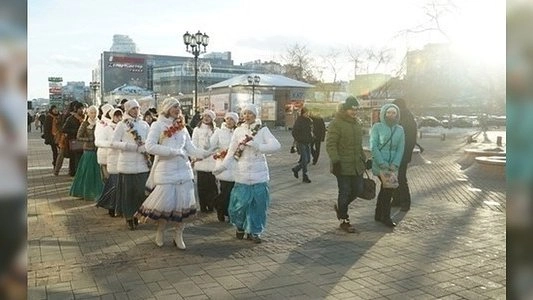 Харинама в Екатеринбурге: кришнаиты гуляют по Вайнера, видео - 14 февраля 2015 года