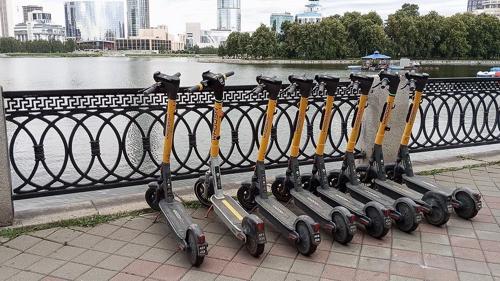 В центре Екатеринбурга вводят временные ограничения самокатам