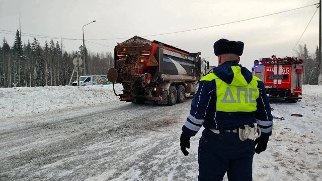 Цепочка аварий парализовала трассу под Екатеринбургом: произошло пять ДТП за раз