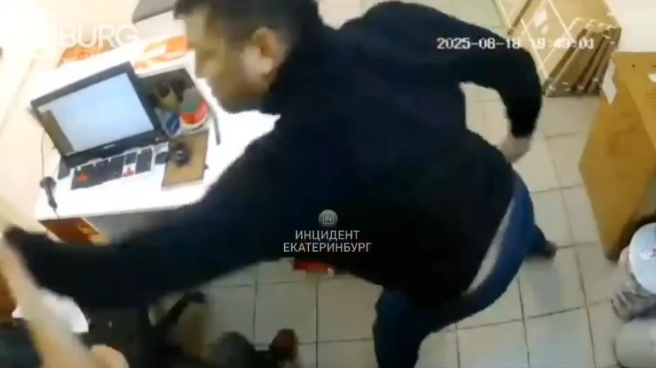 В Екатеринбурге произошло нападение на сотрудника пункта выдачи заказов из-за денежного спора