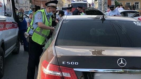 В Екатеринбурге при столкновении двух авто пострадала беременная мама с дочкой и пешеход