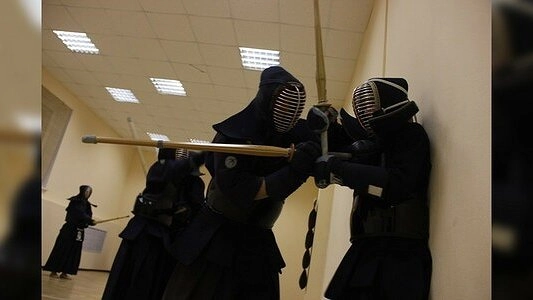 Как в Екатеринбурге обучают японскому фехтованию и тренируют по кендо