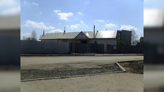 Под Екатеринбургом жители вынуждены за свой счет ремонтировать дороги